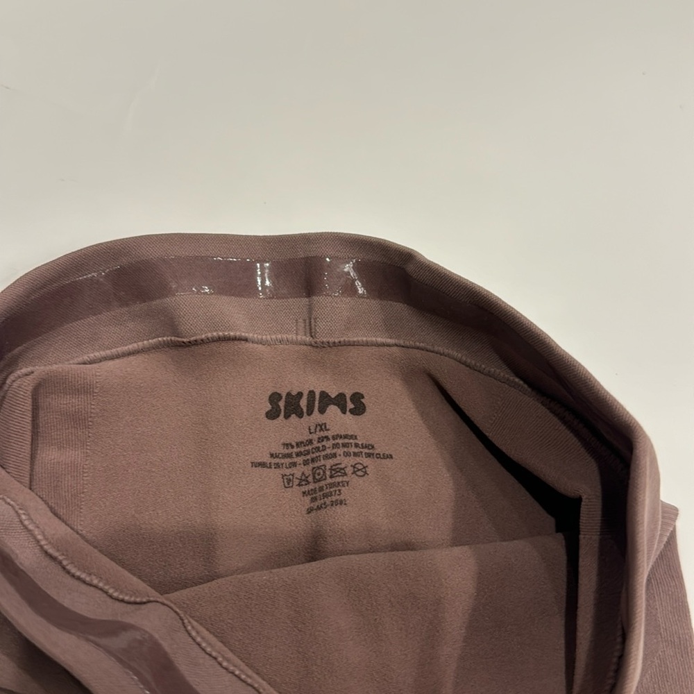 SKIMS NWOT L/XL Sculpt Mid Thigh Short. - Picture 3 of 5